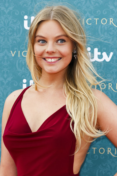 Nell Hudson naked